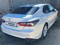 Toyota Camry 2023 года за 15 800 000 тг. в Актобе – фото 5