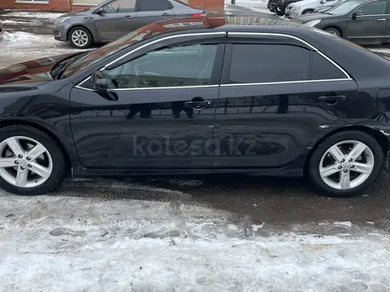 Toyota Camry 2013 года за 4 300 000 тг. в Актобе – фото 2