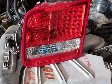 Фонарь крышки багажника правый на Audi A8 D3, оригинал из Японии за 50 000 тг. в Алматы