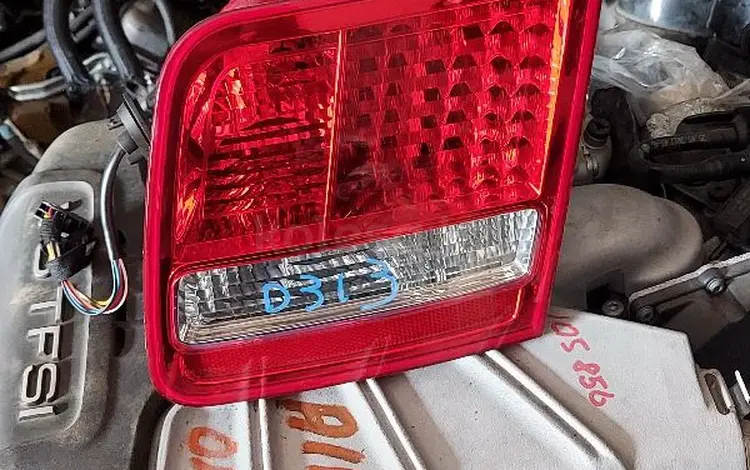 Фонарь крышки багажника правый на Audi A8 D3, оригинал из Японии за 50 000 тг. в Алматы