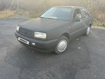 Volkswagen Vento 1993 года за 1 350 000 тг. в Караганда