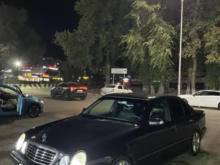 Mercedes-Benz E 320 2000 года за 5 200 000 тг. в Алматы – фото 10