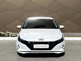 Hyundai Elantra 2021 года за 7 590 000 тг. в Караганда – фото 2