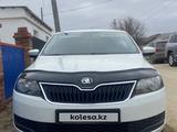 Skoda Rapid 2019 года за 8 000 000 тг. в Атырау – фото 4