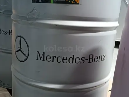 Оригинальное моторное масло 5W30 Mercedes-benz A000989790617ABDW за 5 520 тг. в Алматы