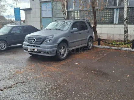 Mercedes-Benz ML 320 2000 года за 2 800 000 тг. в Караганда