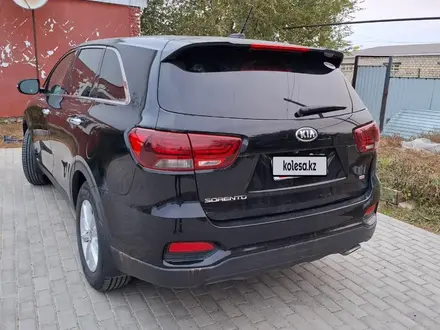 Kia Sorento 2019 года за 6 700 000 тг. в Уральск – фото 2