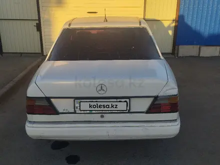 Mercedes-Benz E 230 1991 года за 1 300 000 тг. в Сатпаев – фото 3