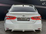 Toyota Camry 2021 годаfor13 800 000 тг. в Актобе – фото 4