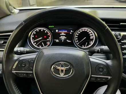 Toyota Camry 2018 года за 15 300 000 тг. в Алматы – фото 11