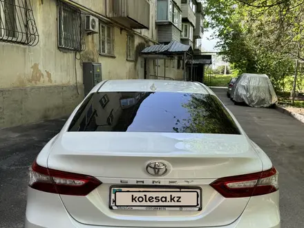Toyota Camry 2018 года за 15 300 000 тг. в Алматы – фото 8