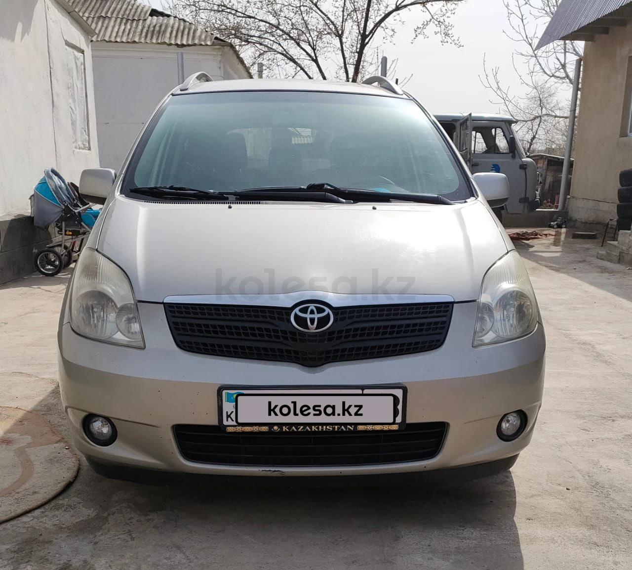 Toyota Corolla Verso 2002 г.