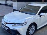 Toyota Camry 2021 года за 15 500 000 тг. в Талдыкорган – фото 2