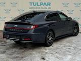 Hyundai Sonata 2021 годаүшін13 290 000 тг. в Алматы – фото 5