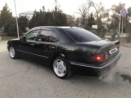 Mercedes-Benz E 320 2001 года за 5 000 000 тг. в Жаркент – фото 2