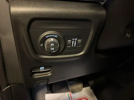 Jeep Grand Cherokee Overland 2024 года за 39 500 000 тг. в Алматы – фото 37