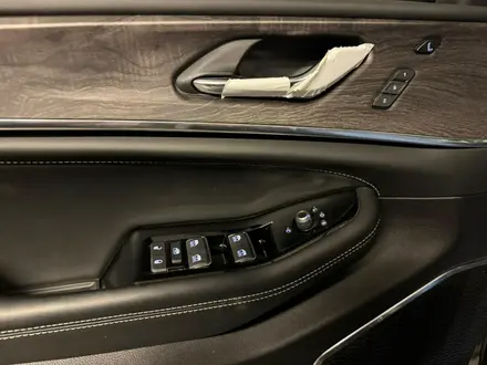 Jeep Grand Cherokee Overland 2024 года за 39 500 000 тг. в Алматы – фото 42
