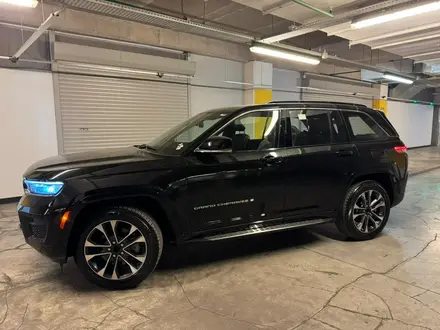 Jeep Grand Cherokee Overland 2024 года за 39 500 000 тг. в Алматы – фото 2