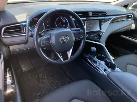 Toyota Camry 2018 года за 12 360 000 тг. в Алматы – фото 8