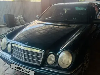 Mercedes-Benz E 230