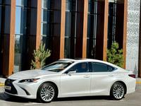 Lexus ES 300h 2022 годаүшін26 500 000 тг. в Алматы