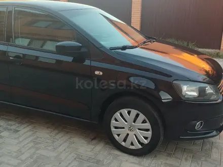 Volkswagen Polo 2014 года за 3 700 000 тг. в Атырау – фото 3