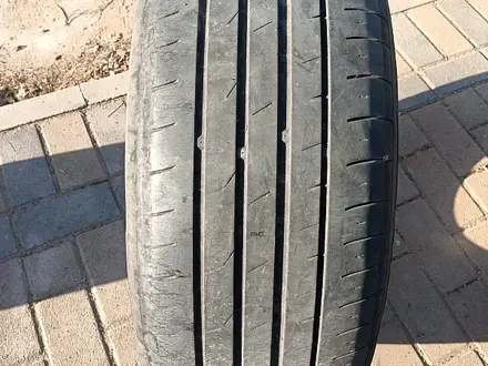 ОДНА шина 215/60 R16 — "Nexen Nfera" (Корея), летняя. Требует уст за 20 000 тг. в Астана