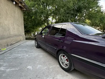 Volkswagen Vento 1993 года за 1 000 000 тг. в Шымкент – фото 2