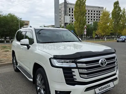 Toyota Land Cruiser 2023 года за 50 000 000 тг. в Атырау – фото 2
