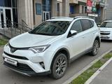 Toyota RAV4 2019 года за 16 200 000 тг. в Астана