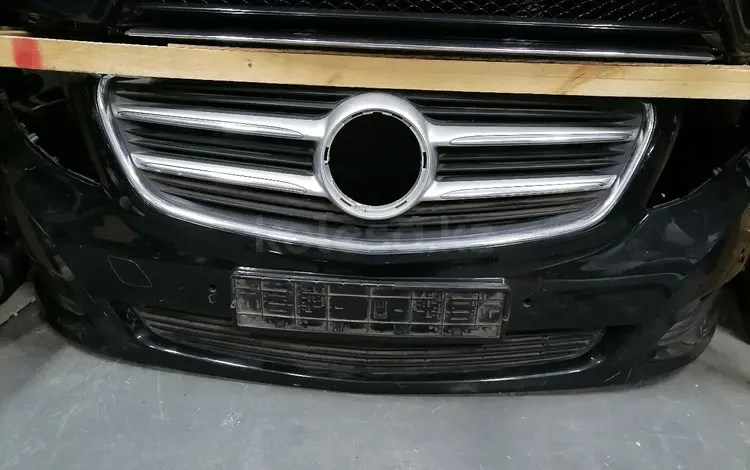 Бампер передний Mercedes Benz V-class 2014 год за 250 000 тг. в Алматы