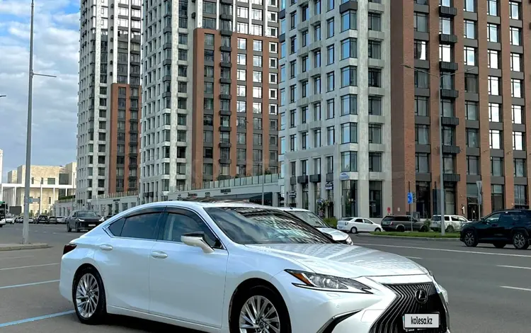 Lexus ES 250 2019 годаfor22 800 000 тг. в Алматы