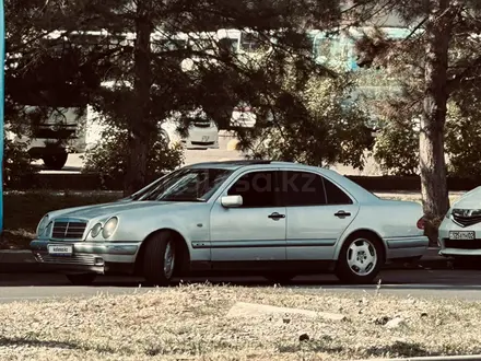 Mercedes-Benz E 230 1996 года за 2 200 000 тг. в Алматы – фото 2