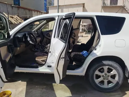 Toyota RAV4 2012 года за 7 200 000 тг. в Актау – фото 17
