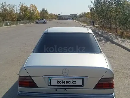 Mercedes-Benz E 220 1995 года за 2 700 000 тг. в Жетысай – фото 22