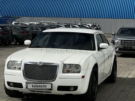 Chrysler 300C 2006 года за 5 600 000 тг. в Актобе – фото 2