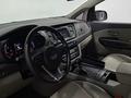 Kia Carnival 2015 года за 10 490 000 тг. в Алматы – фото 12