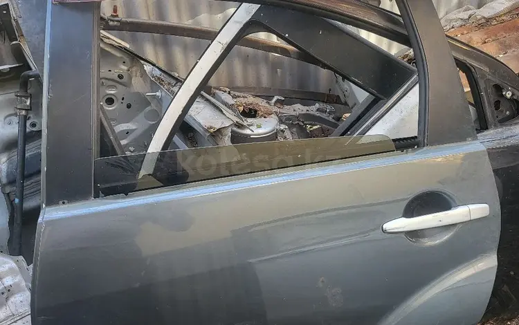 Задняя левая дверь за 58 000 тг. в Алматы