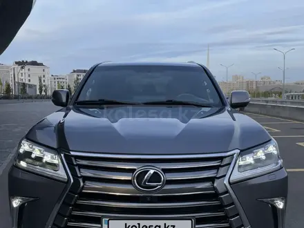 Lexus LX 570 2017 года за 36 000 000 тг. в Астана – фото 2