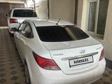 Hyundai Accent 2015 годаfor5 500 000 тг. в Шымкент – фото 2