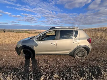 Renault Sandero Stepway 2016 года за 3 700 000 тг. в Актобе – фото 2