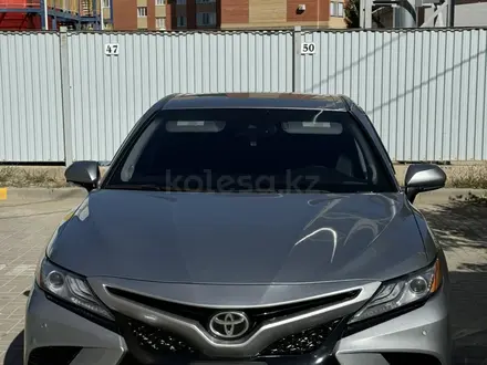 Toyota Camry 2018 года за 9 500 000 тг. в Атырау