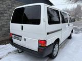 Volkswagen Caravelle 1994 года за 5 450 000 тг. в Алматы – фото 4