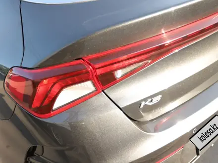 Kia K5 2022 года за 10 800 000 тг. в Алматы – фото 11