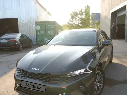 Kia K5 2022 года за 10 800 000 тг. в Алматы