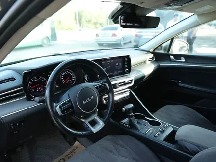 Kia K5 2022 года за 10 800 000 тг. в Алматы – фото 6