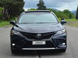 Toyota Camry 2018 года за 9 300 000 тг. в Актобе
