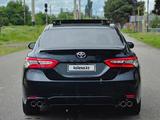 Toyota Camry 2018 года за 9 300 000 тг. в Актобе – фото 3