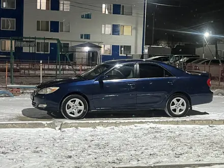 Toyota Camry 2003 года за 4 000 000 тг. в Актобе – фото 2