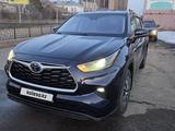 Toyota Highlander 2022 года за 23 500 000 тг. в Петропавловск – фото 2